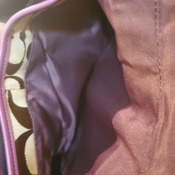 New without tag. Purple, stylish, Coach purse, Excellent condition - Picture 7 of 10